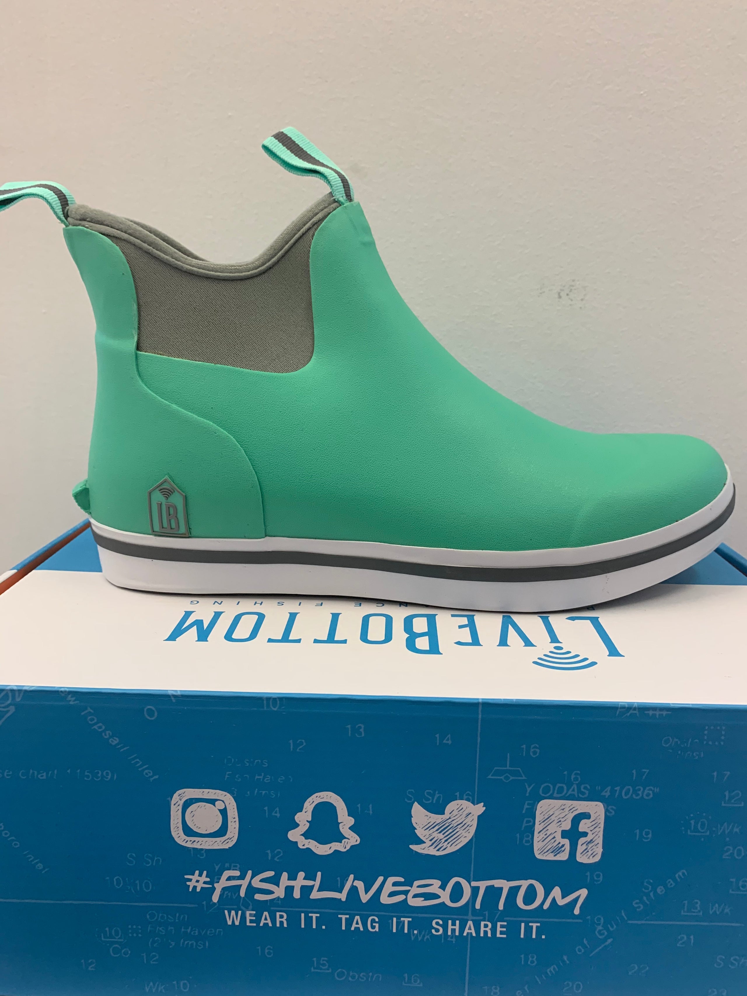 Live bottom hotsell deck boots
